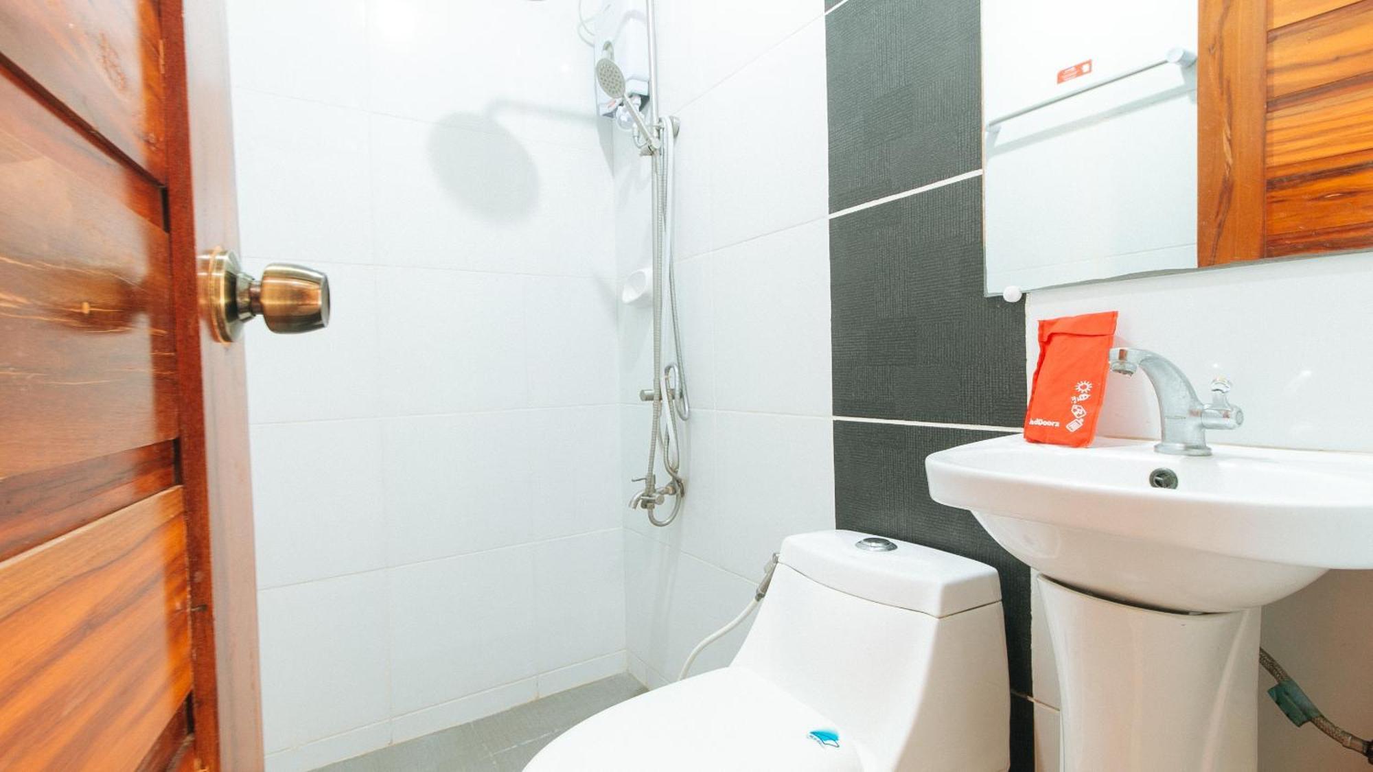 Reddoorz Plus @ Jollydays Hotel Nueva Ecija San Jose  Esterno foto